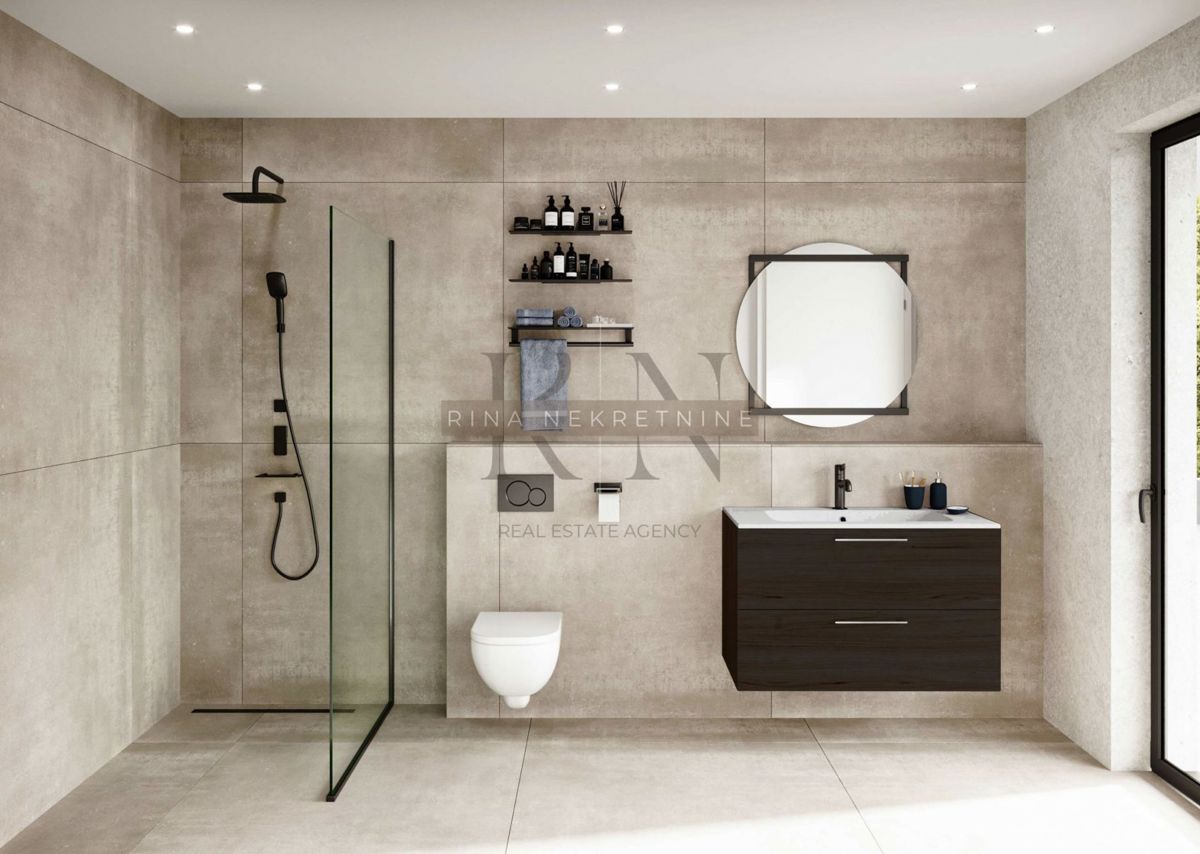 ISTRIA - PARENZO. - VILLA CON VISTA CITTÀ E MARE - PISCINA E TERRAZZA SUL TETTO!