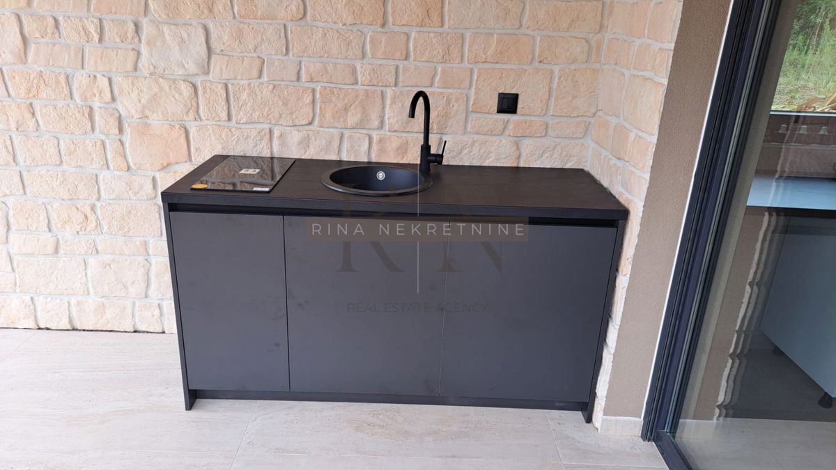 ISTRIA - PARENZO - NUOVA VILLA ARREDATA 