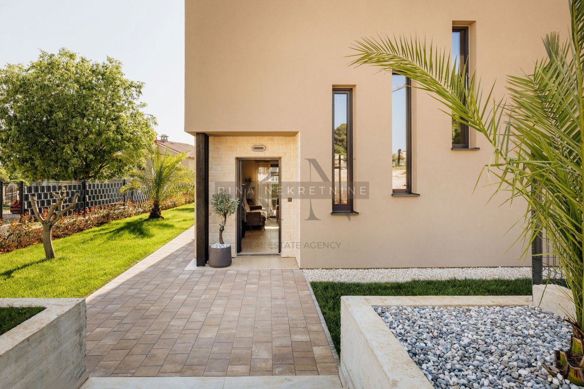 ISTRIA - PARENZO - NUOVA VILLA ARREDATA 