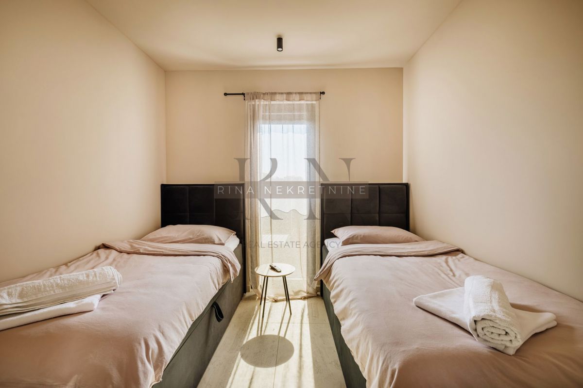 ISTRIA - PARENZO - NUOVA VILLA ARREDATA 