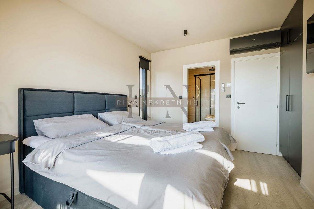 ISTRIA - PARENZO - NUOVA VILLA ARREDATA 