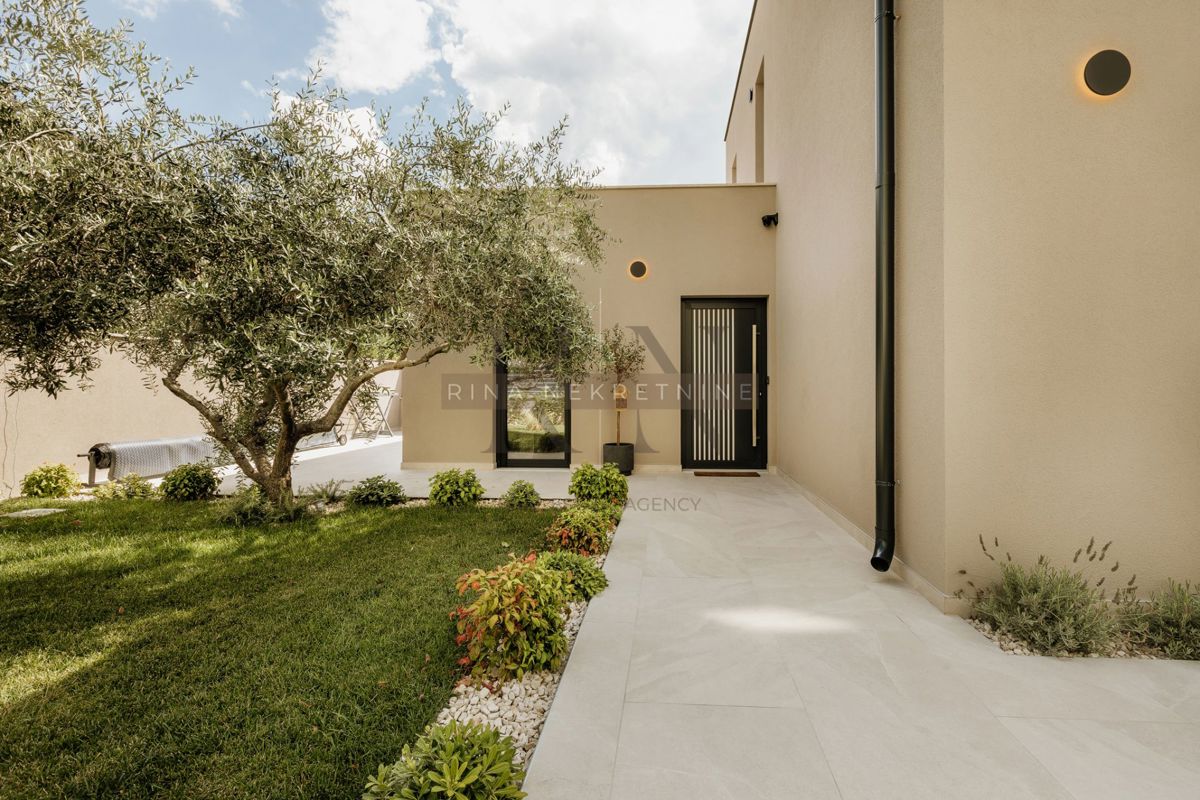 ISTRIA - PARENZO - NUOVA VILLA COMPLETATA CON PISCINA!