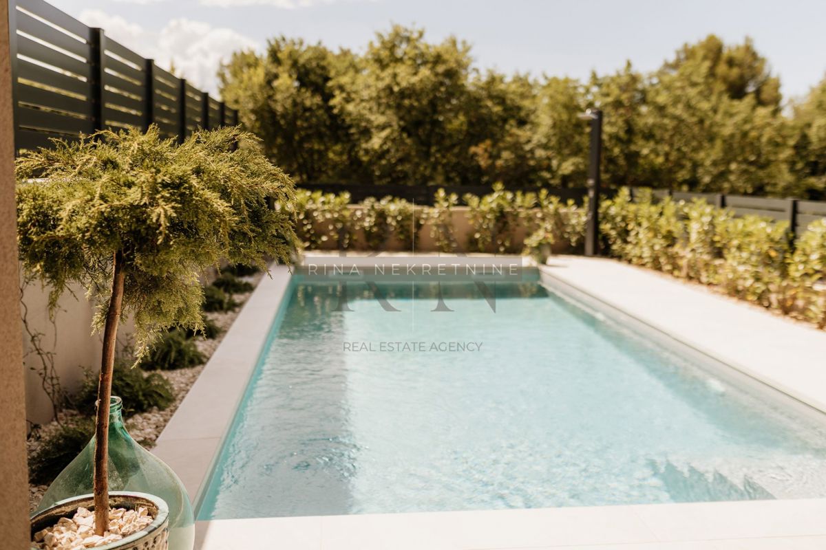 ISTRIA - PARENZO - NUOVA VILLA COMPLETATA CON PISCINA!