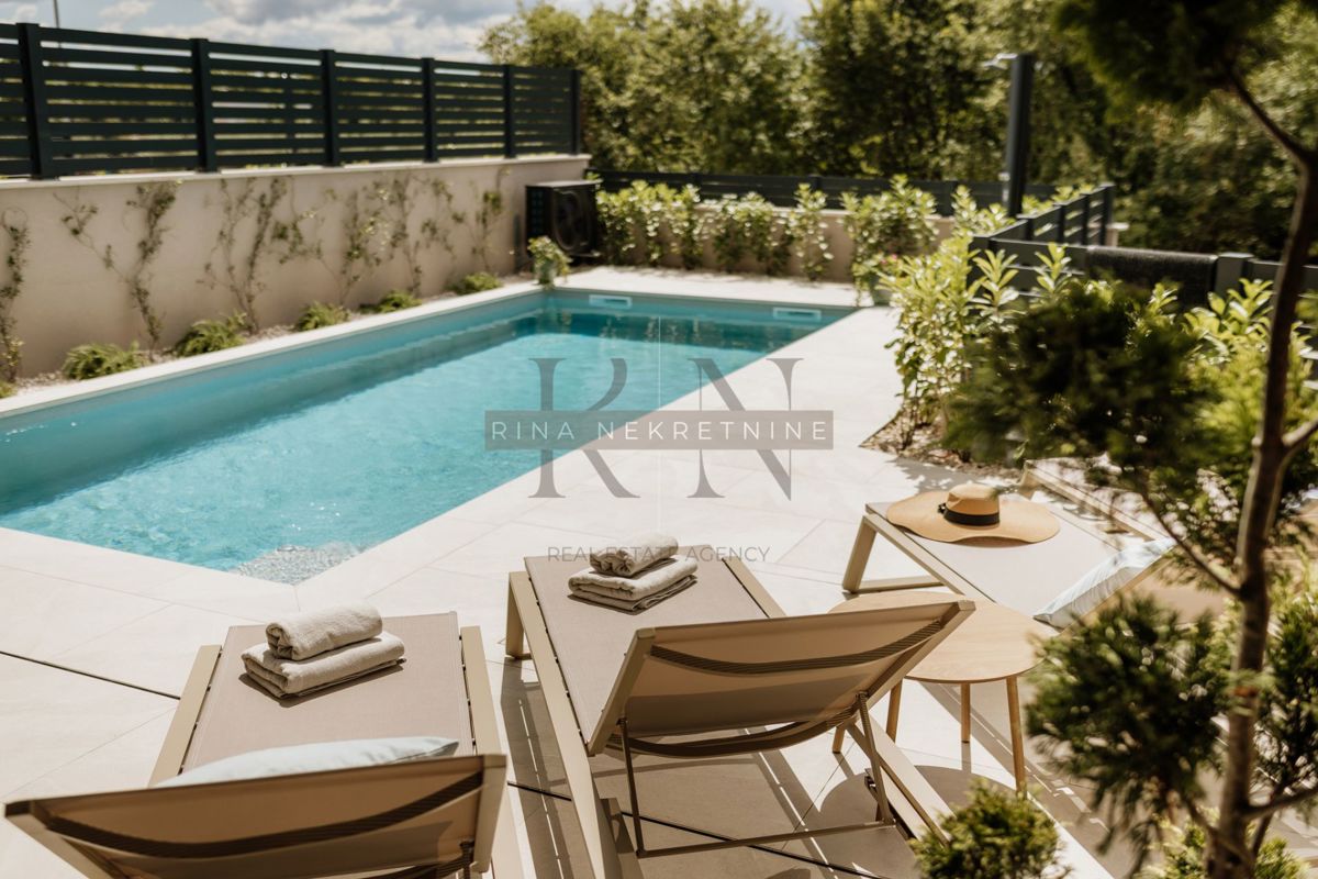 ISTRIA - PARENZO - NUOVA VILLA COMPLETATA CON PISCINA!