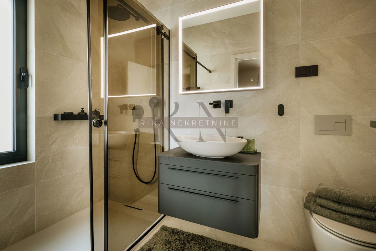 ISTRIA - PARENZO - NUOVA VILLA COMPLETATA CON PISCINA!
