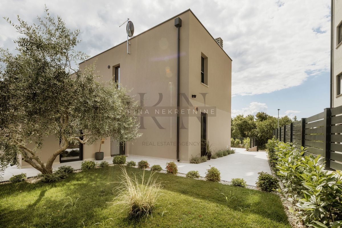 ISTRIA - PARENZO - NUOVA VILLA COMPLETATA CON PISCINA!