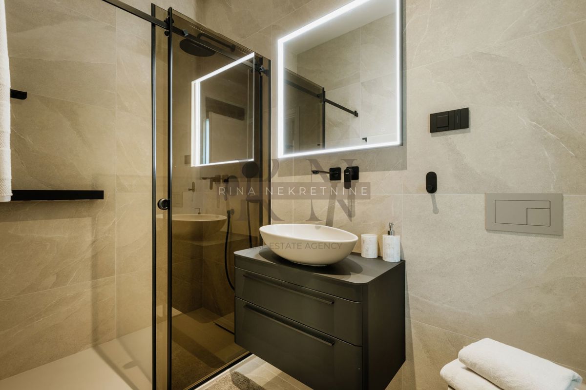 ISTRIA - PARENZO - NUOVA VILLA COMPLETATA CON PISCINA!