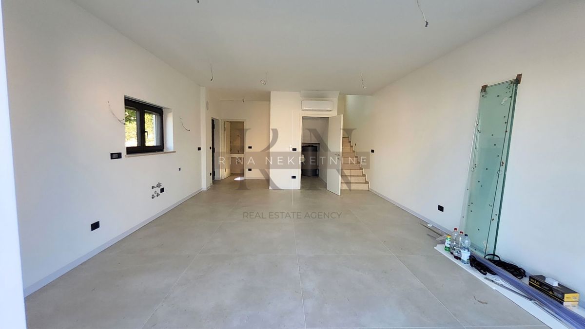 ISTRIA – PARENZO – APPARTAMENTO 125 m² CON GIARDINO E VISTA MARE