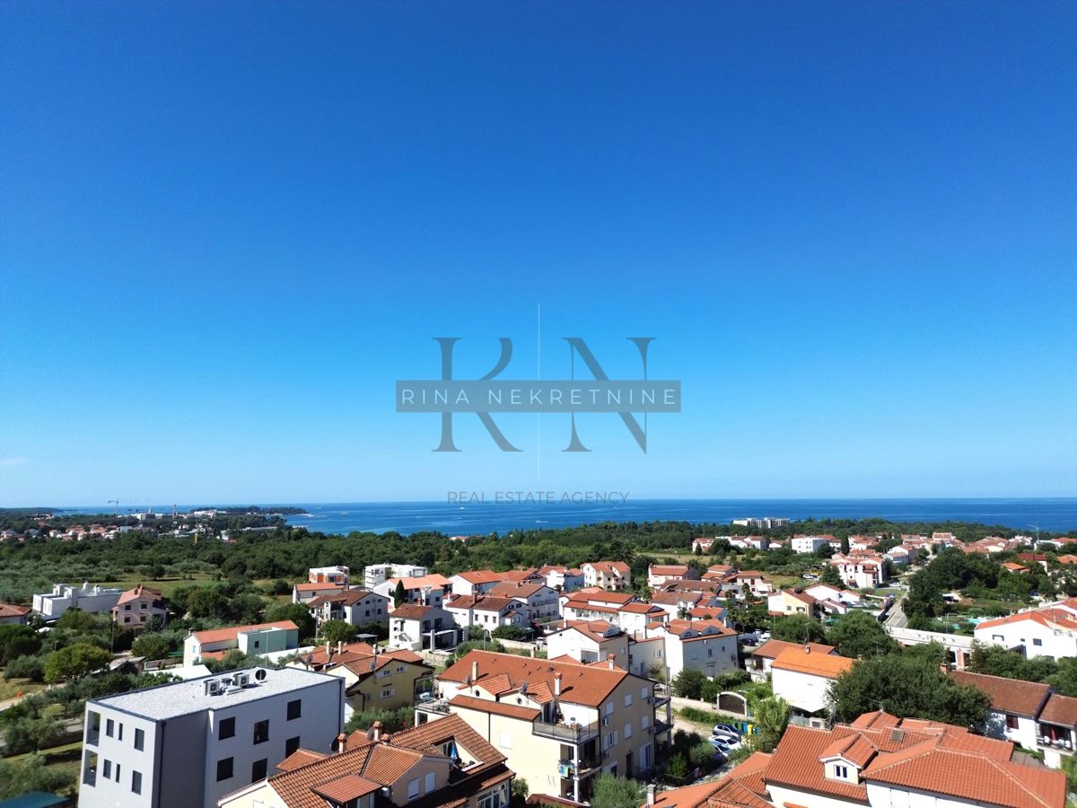 ISTRIA – PARENZO – APPARTAMENTO 125 m² CON GIARDINO E VISTA MARE