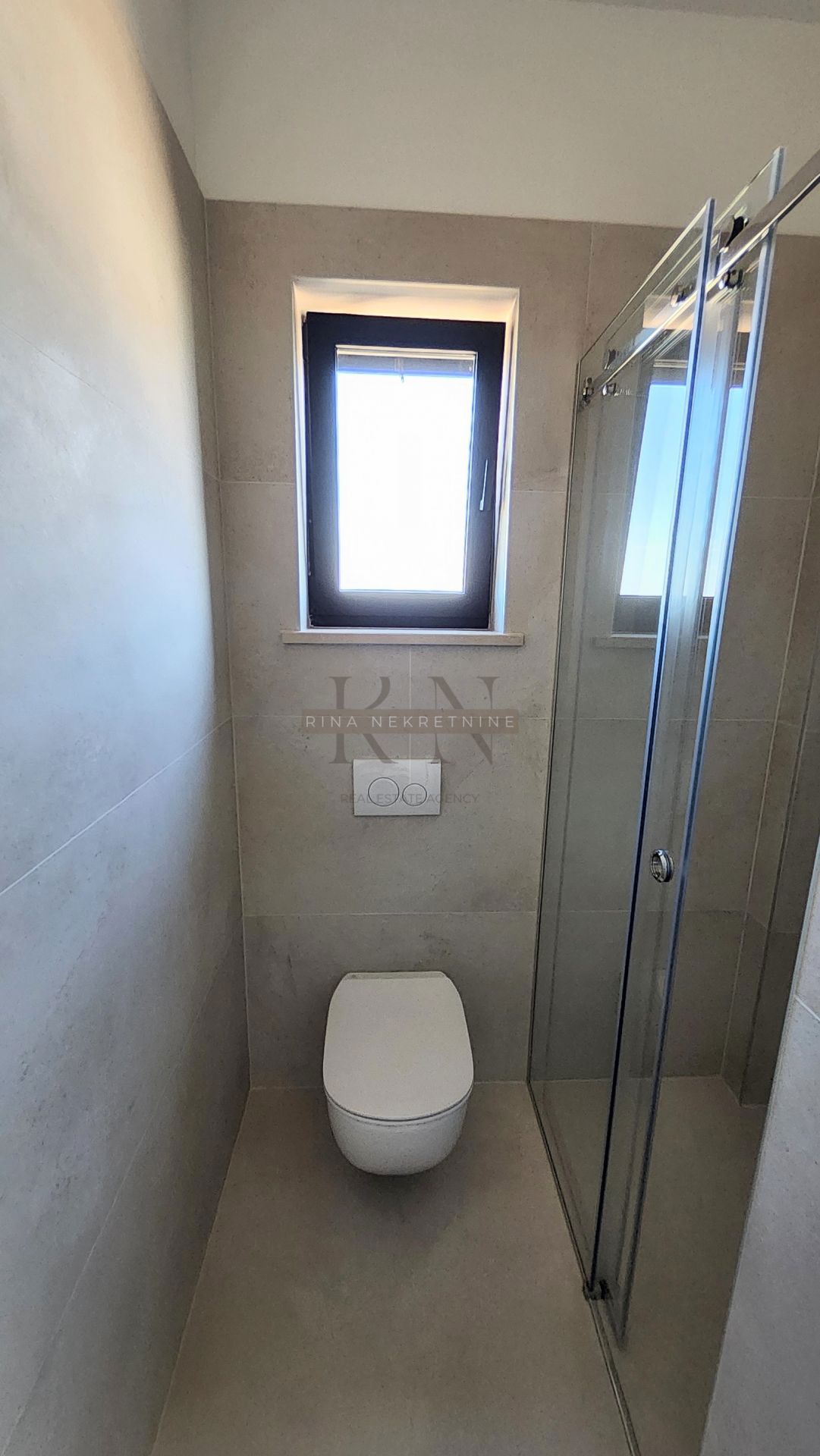 ISTRIA – PARENZO – APPARTAMENTO 125 m² CON GIARDINO E VISTA MARE