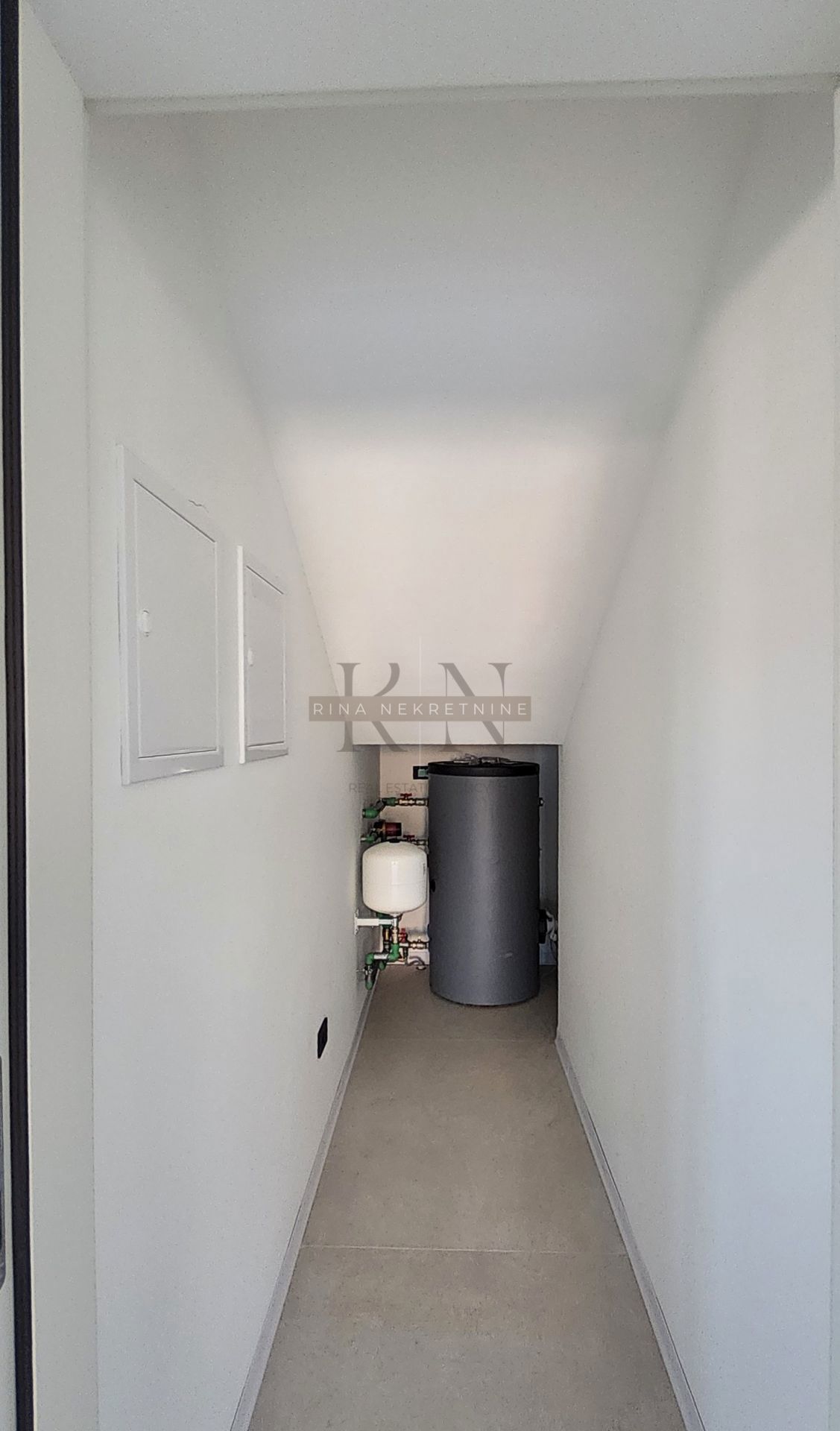 ISTRIA – PARENZO – APPARTAMENTO 125 m² CON GIARDINO E VISTA MARE