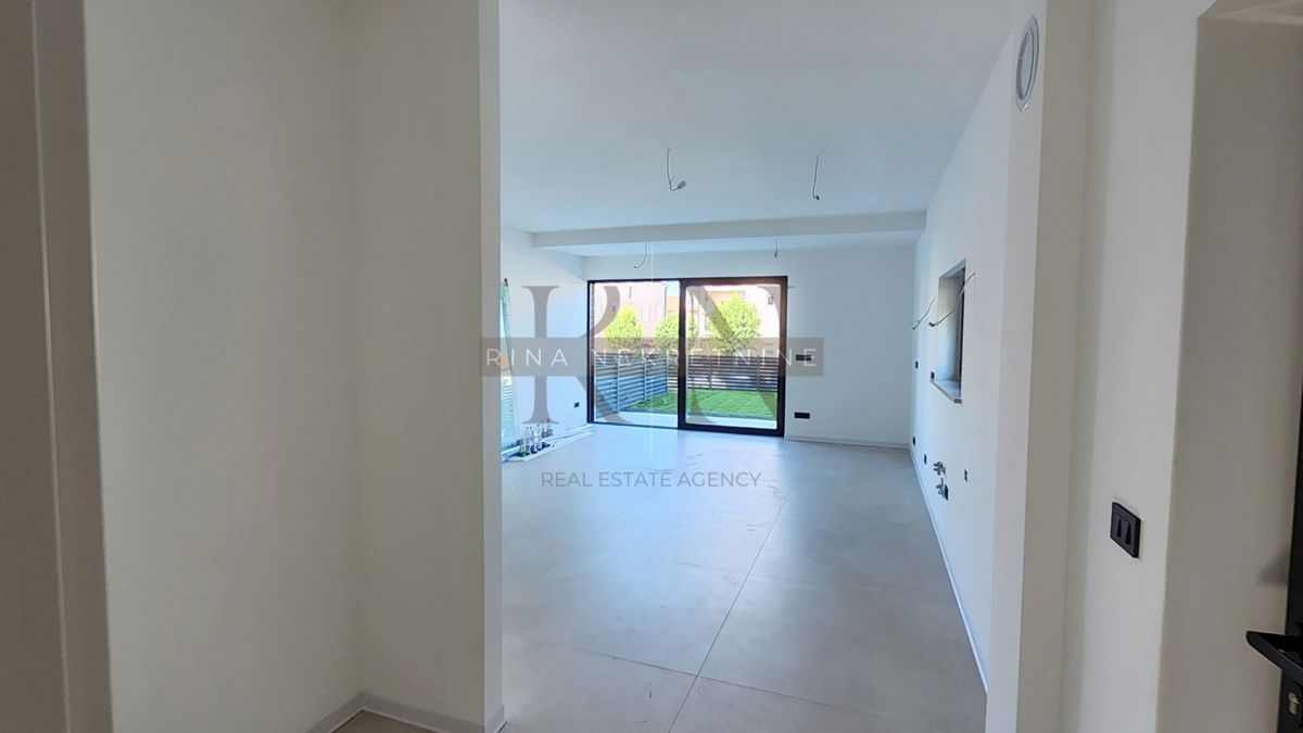 ISTRIA – PARENZO – APPARTAMENTO 125 m² CON GIARDINO E VISTA MARE