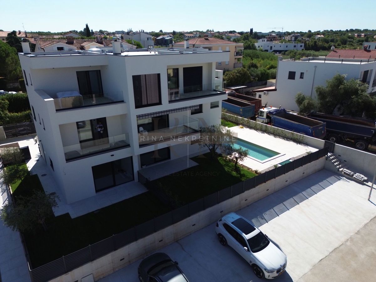 ISTRIA – PARENZO – APPARTAMENTO 125 m² CON GIARDINO E VISTA MARE