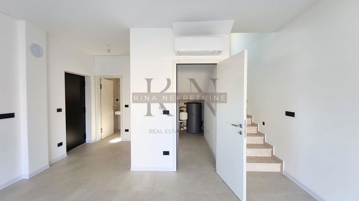 ISTRIA – PARENZO – APPARTAMENTO 125 m² CON GIARDINO E VISTA MARE