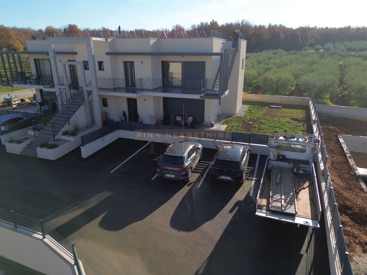 Istria – Parenzo: appartamento con terrazza sul tetto e mare