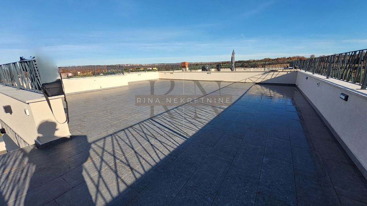 Istria – Parenzo: appartamento con terrazza sul tetto e mare