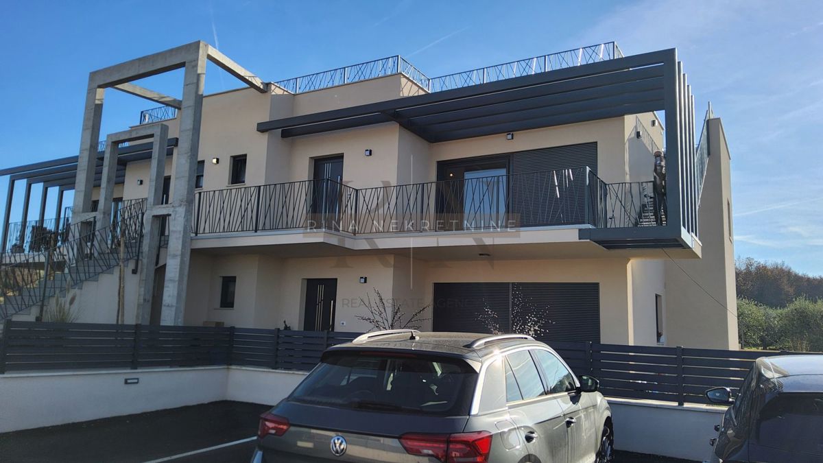 Istria – Parenzo: appartamento con terrazza sul tetto e mare