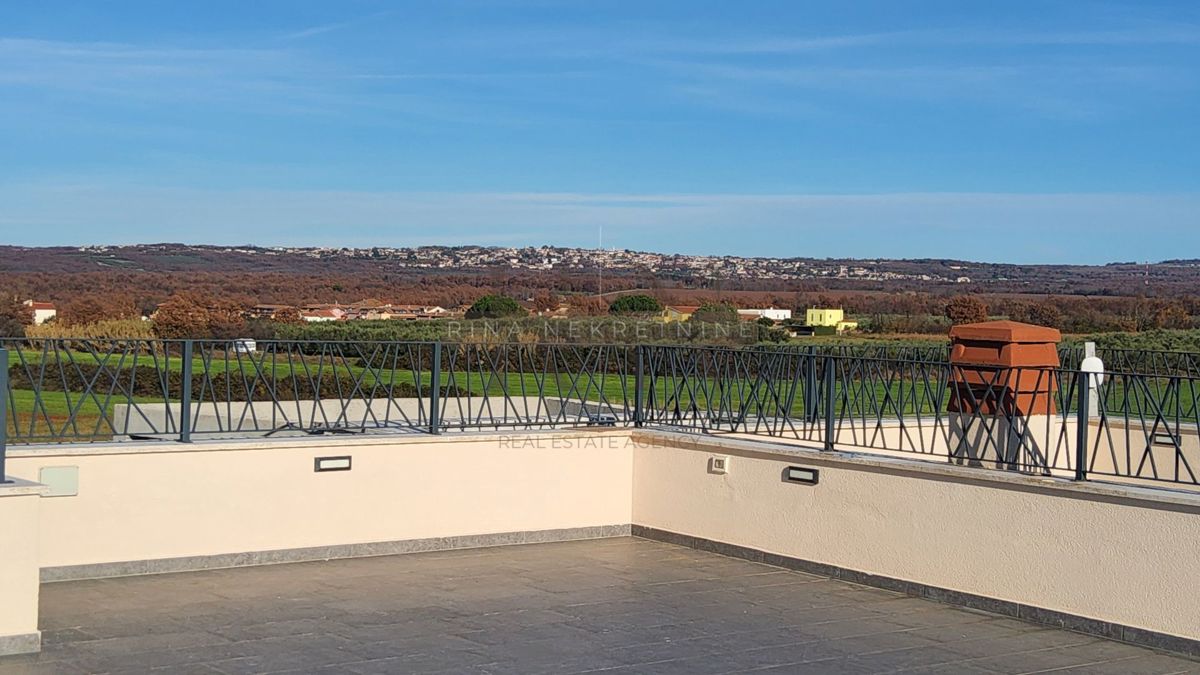 Istria – Parenzo: appartamento con terrazza sul tetto e mare