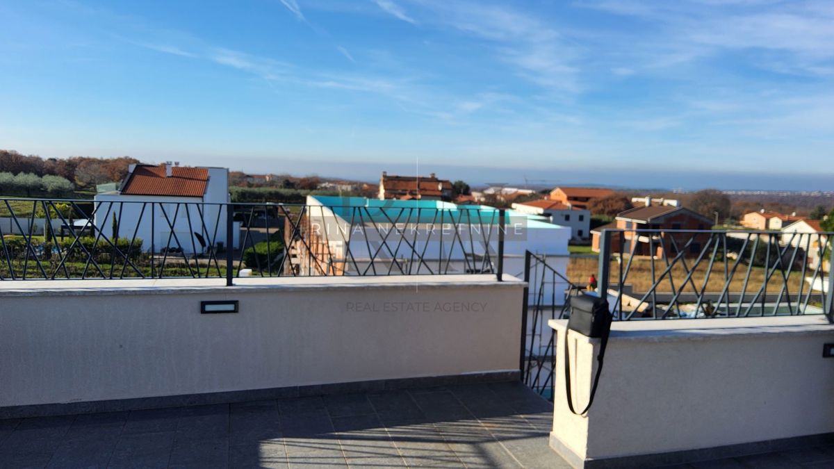 Istria – Parenzo: appartamento con terrazza sul tetto e mare