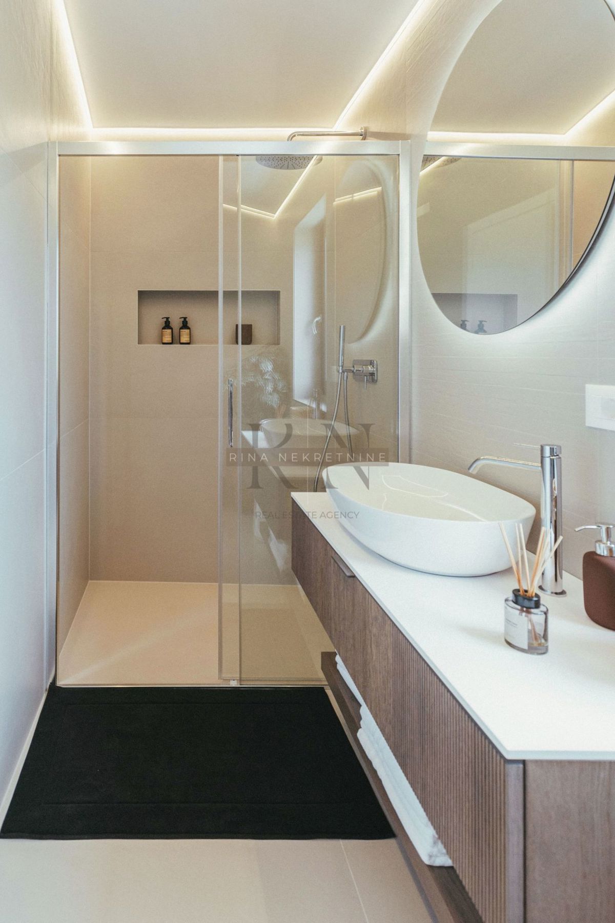 ISTRIA - PARENZO - VILLA ESTREMAMENTE SPECIALE E DECORATA CON DESIGN!