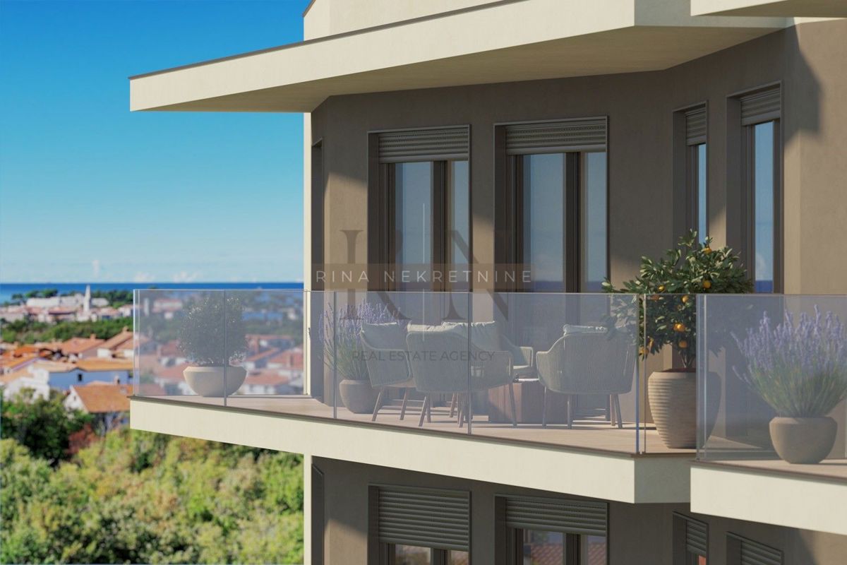 ISTRIA - POREČ, APPARTAMENTO 88,55m² CON VISTA MARE, VICINO AL CENTRO