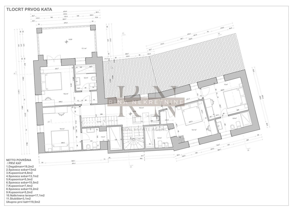 STRA - POREČ - RUSTICAMENTE RISTRUTTURATA VILLA ISTRIANA SU UNA PARCELA DI 1630m2