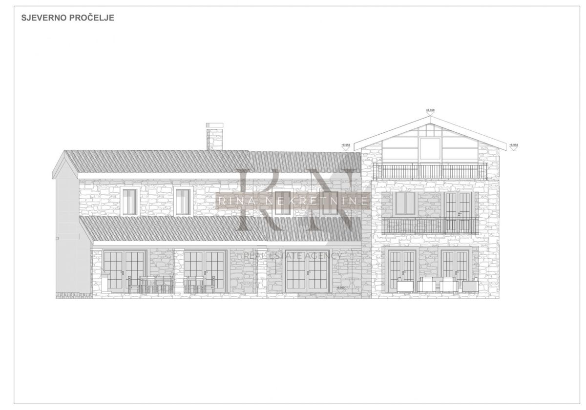 STRA - POREČ - RUSTICAMENTE RISTRUTTURATA VILLA ISTRIANA SU UNA PARCELA DI 1630m2