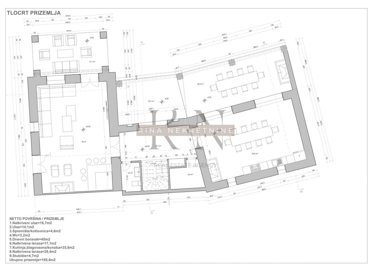 STRA - POREČ - RUSTICAMENTE RISTRUTTURATA VILLA ISTRIANA SU UNA PARCELA DI 1630m2