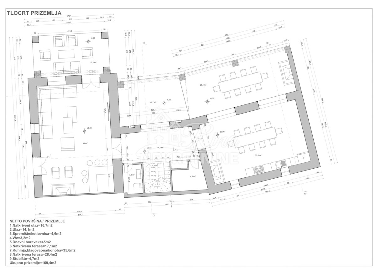 STRA - POREČ - RUSTICAMENTE RISTRUTTURATA VILLA ISTRIANA SU UNA PARCELA DI 1630m2