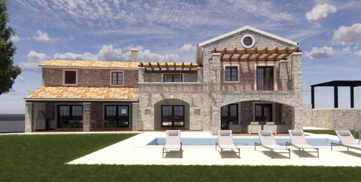 STRA - POREČ - RUSTICAMENTE RISTRUTTURATA VILLA ISTRIANA SU UNA PARCELA DI 1630m2