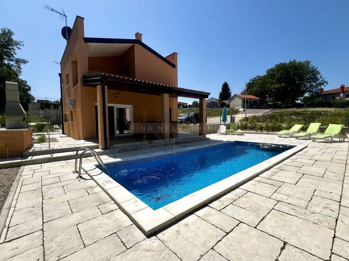 ISTRIA - PARENZO - TINJAN - CASA CON PISCINA PER INVESTIMENTO!
