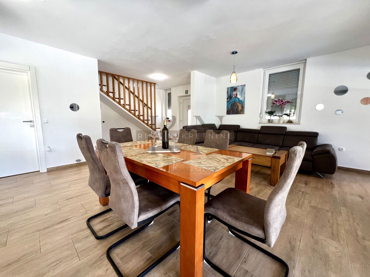 ISTRIA - PARENZO - TINJAN - CASA CON PISCINA PER INVESTIMENTO!