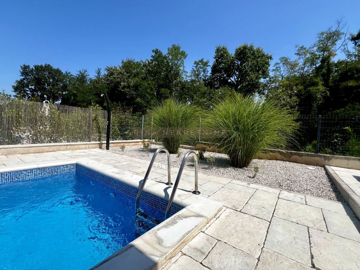 ISTRIA - PARENZO - TINJAN - CASA CON PISCINA PER INVESTIMENTO!