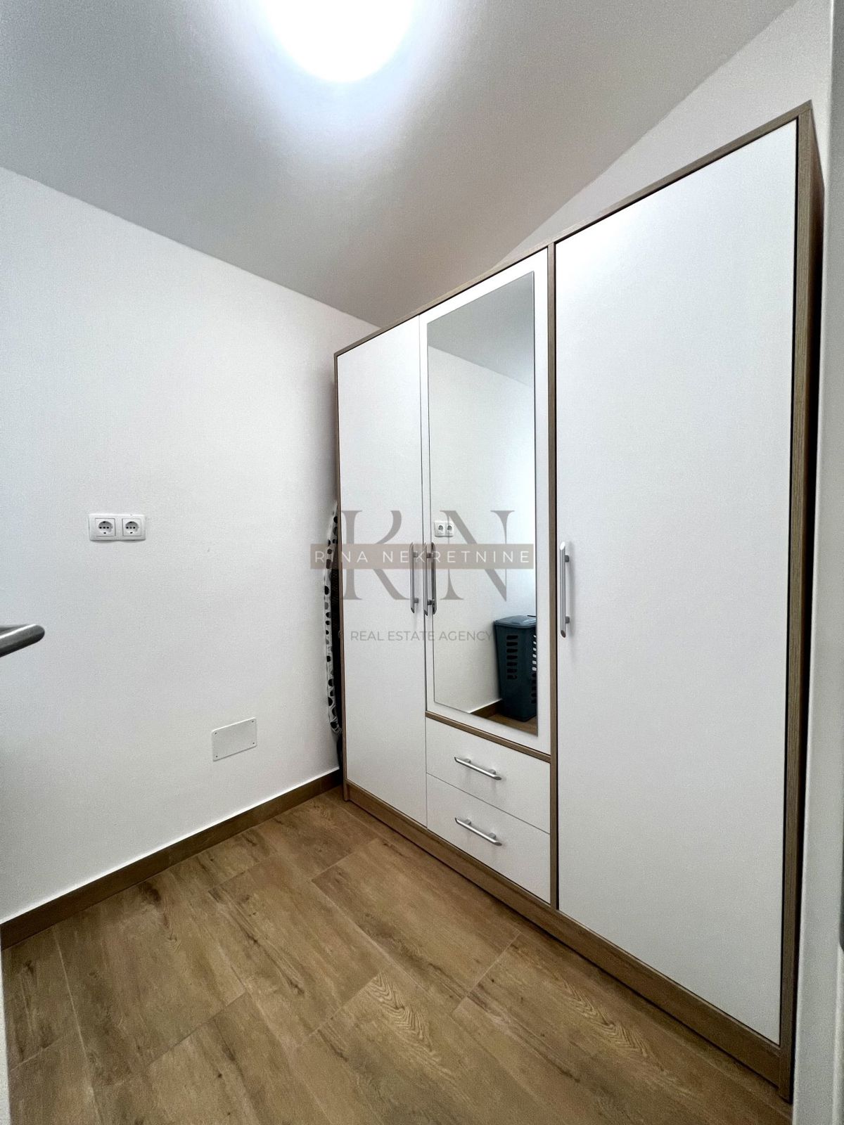 ISTRIA - PARENZO - TINJAN - CASA CON PISCINA PER INVESTIMENTO!