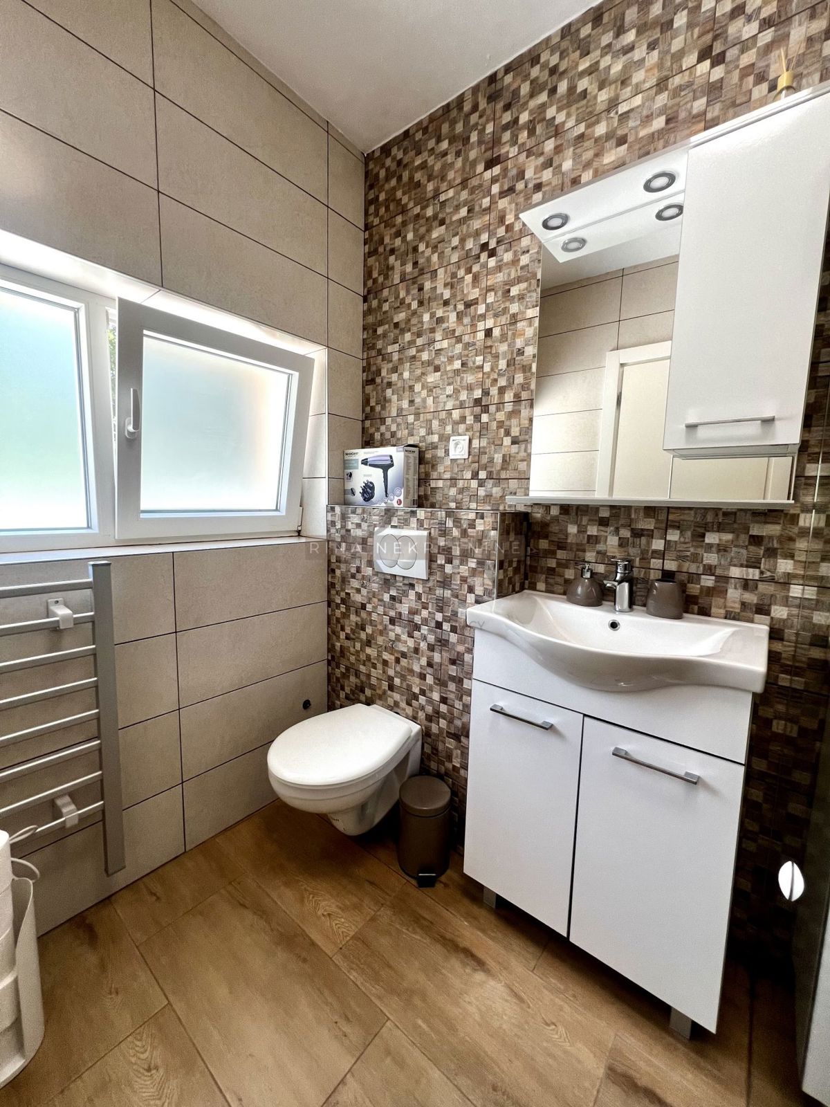 ISTRIA - PARENZO - TINJAN - CASA CON PISCINA PER INVESTIMENTO!