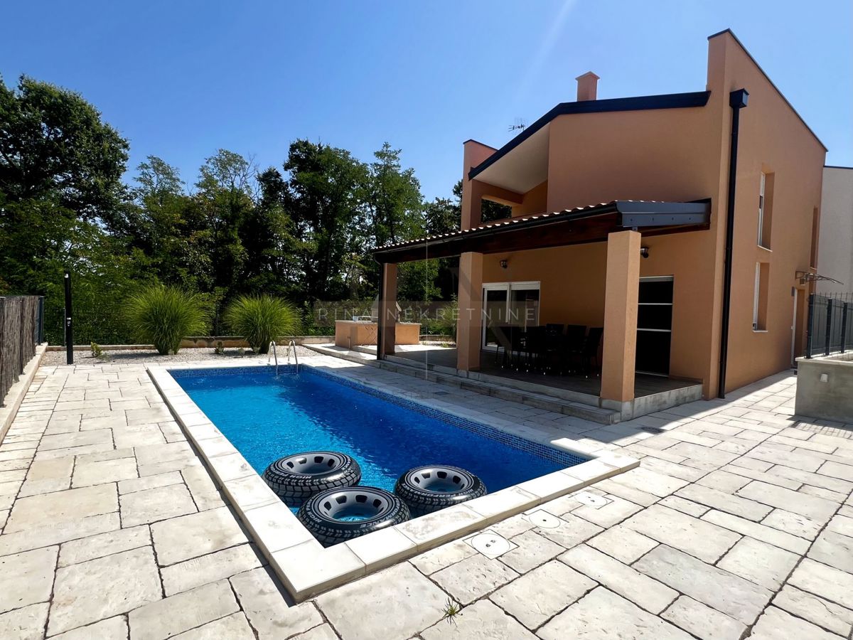 ISTRIA - PARENZO - TINJAN - CASA CON PISCINA PER INVESTIMENTO!