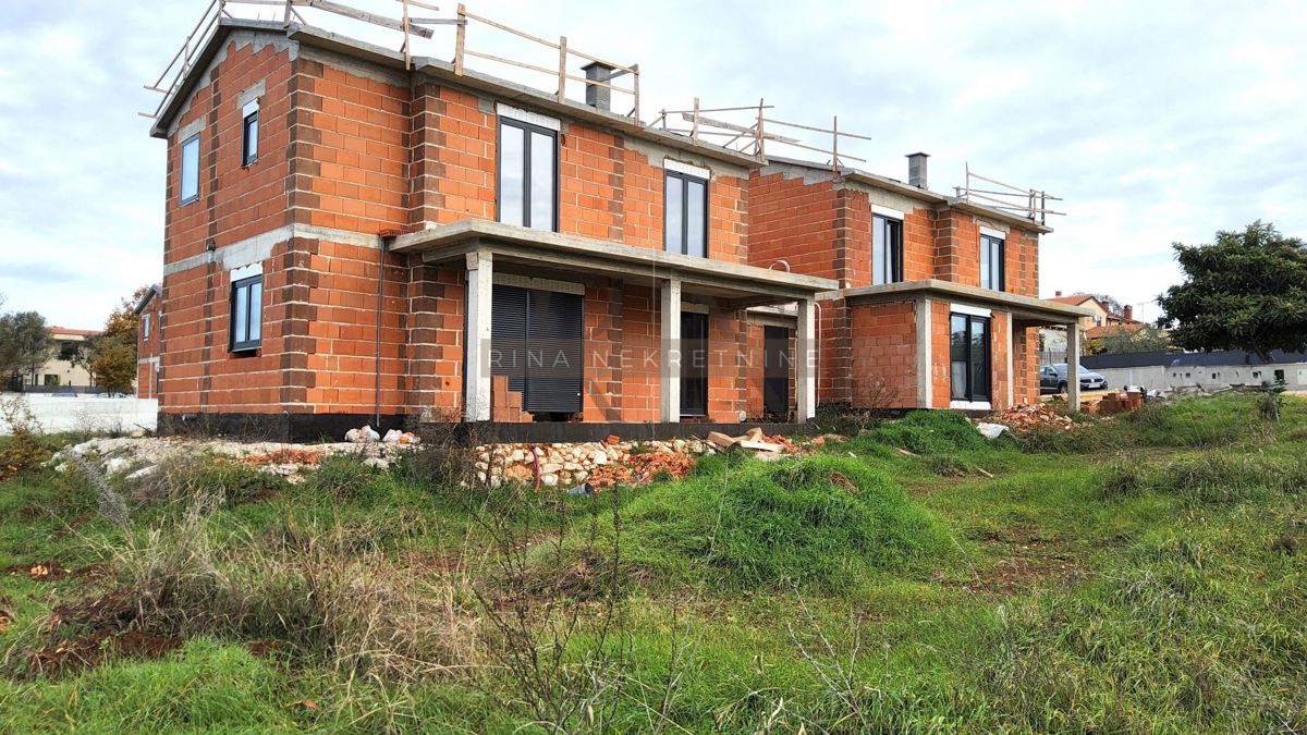 Casa moderna con piscina in Istria – vicino Parenzo