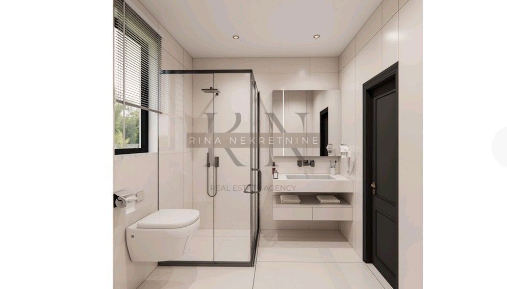 Poreč – Appartamento con 3 Camere al Primo Piano vicino alla Spiaggia