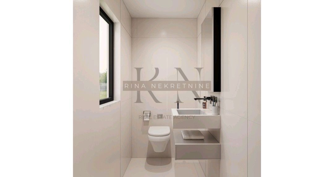 Poreč – Appartamento con 3 Camere al Primo Piano vicino alla Spiaggia