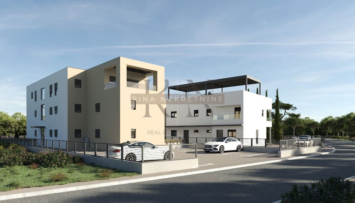 Poreč – Appartamento con 3 Camere al Primo Piano vicino alla Spiaggia