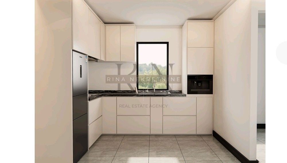 Poreč – Appartamento con 3 Camere al Primo Piano vicino alla Spiaggia