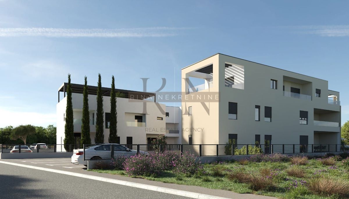 Poreč – Appartamento con 3 Camere al Primo Piano vicino alla Spiaggia