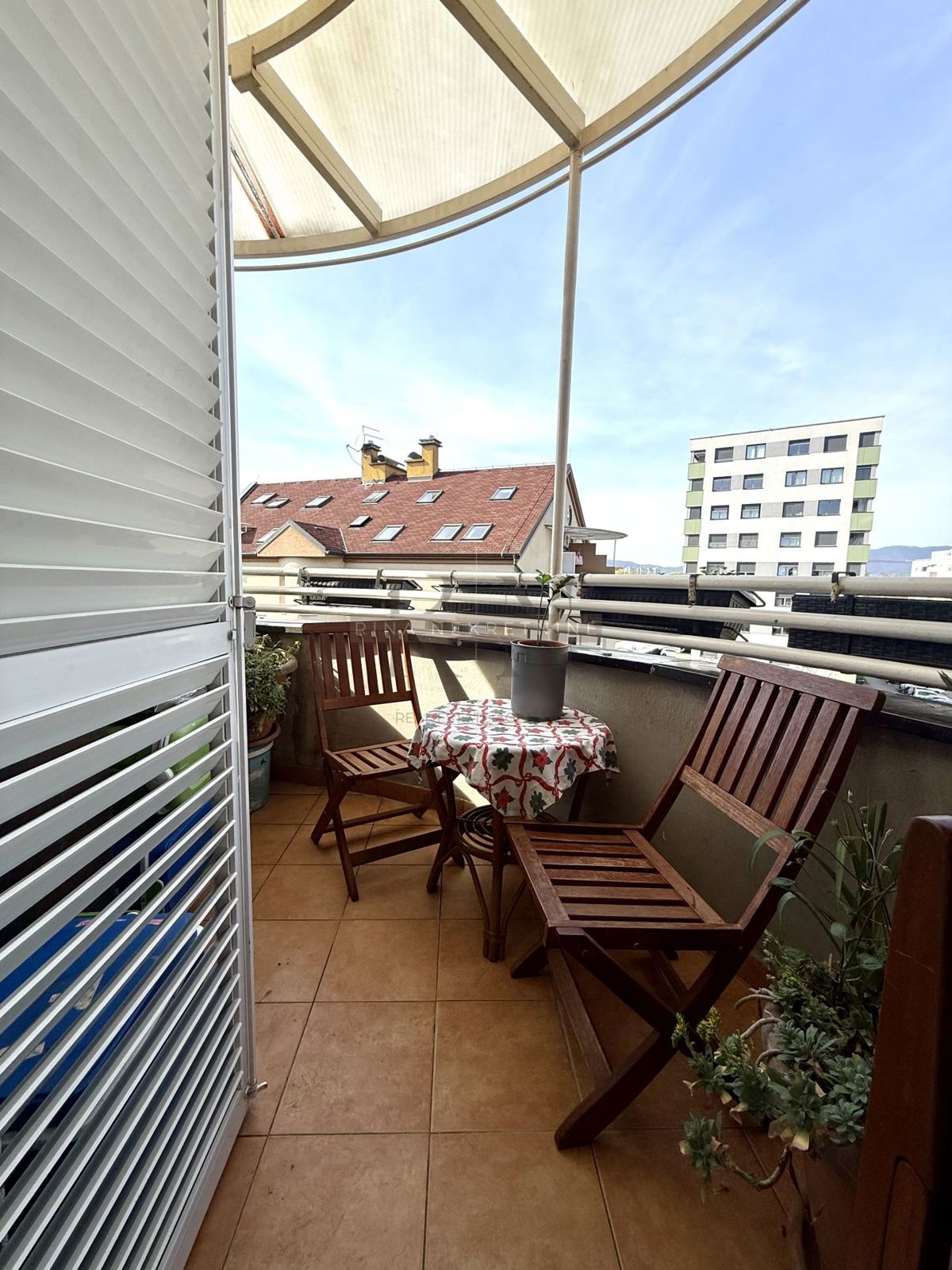 ZAGABRIA - LANIŠTE - Appartamento trilocale con soppalco