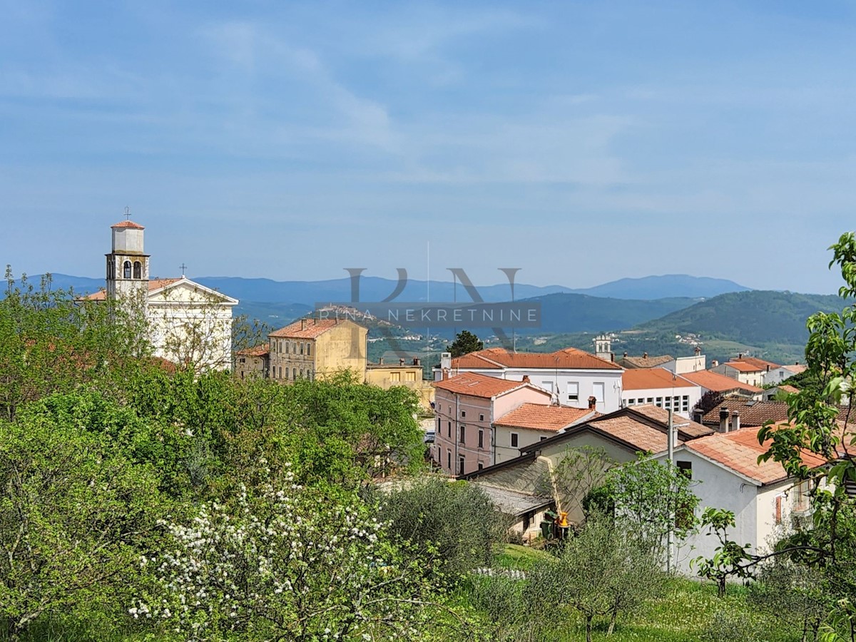 Istria, Opportunità di Investimento: Lotti Edificabili nel Centro di Vižinada