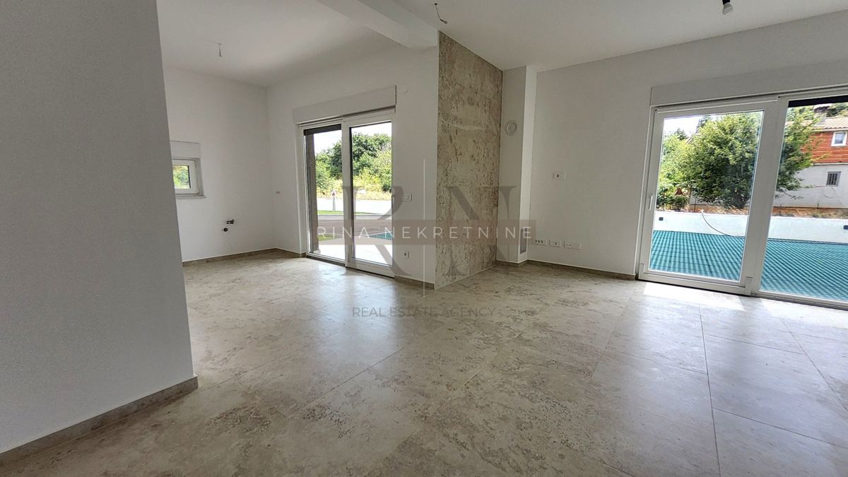 ISTRIA-PARENZO, APPARTAMENTO 76,27m2 + GIARDINO