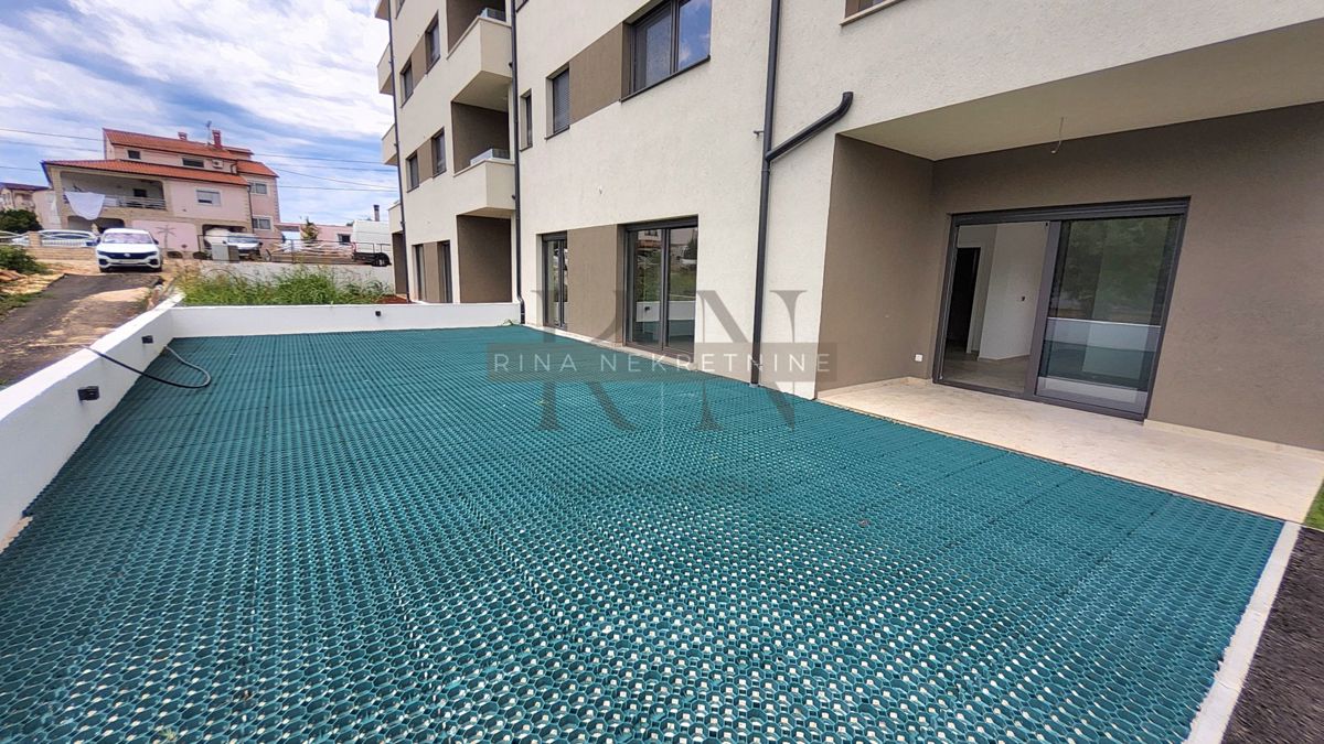 ISTRIA-PARENZO, APPARTAMENTO 76,27m2 + GIARDINO