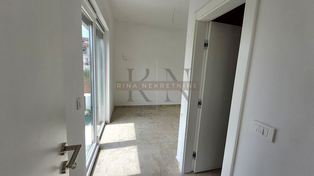 ISTRIA-PARENZO, APPARTAMENTO 76,27m2 + GIARDINO