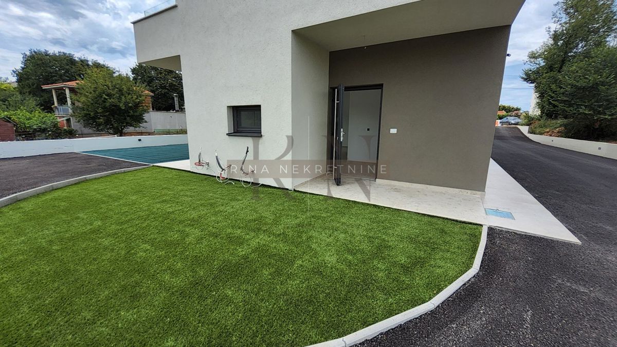 ISTRIA-PARENZO, APPARTAMENTO 76,27m2 + GIARDINO