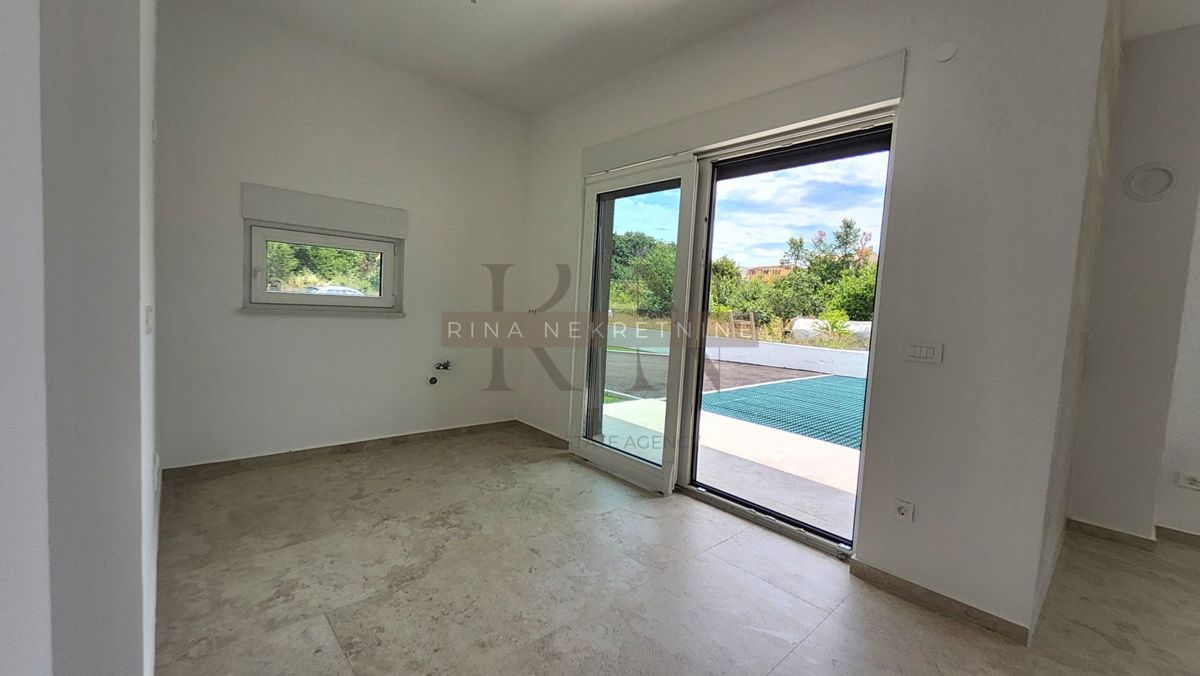 ISTRIA-PARENZO, APPARTAMENTO 76,27m2 + GIARDINO