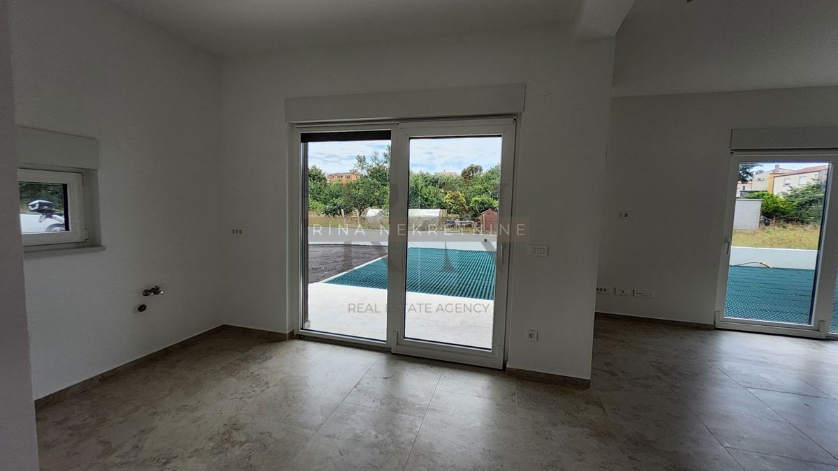 ISTRIA-PARENZO, APPARTAMENTO 76,27m2 + GIARDINO